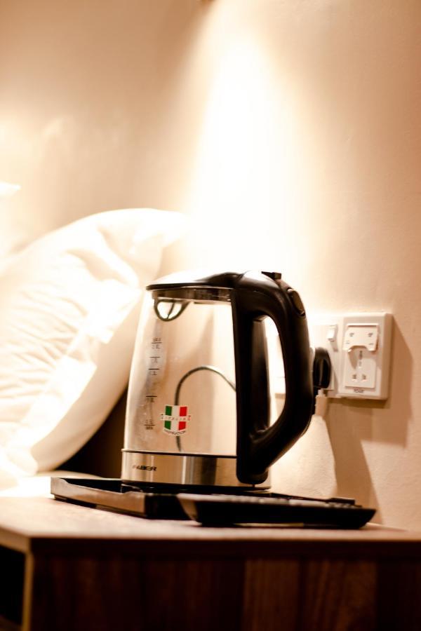Hexa Hotel & Backpackers Capsules Bukit Bintang Куала Лумпур Екстериор снимка